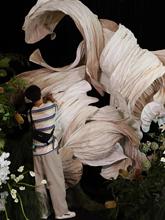 大型手工纸花橱窗纸艺装置舞台空间吊饰纸飘带婚礼造型