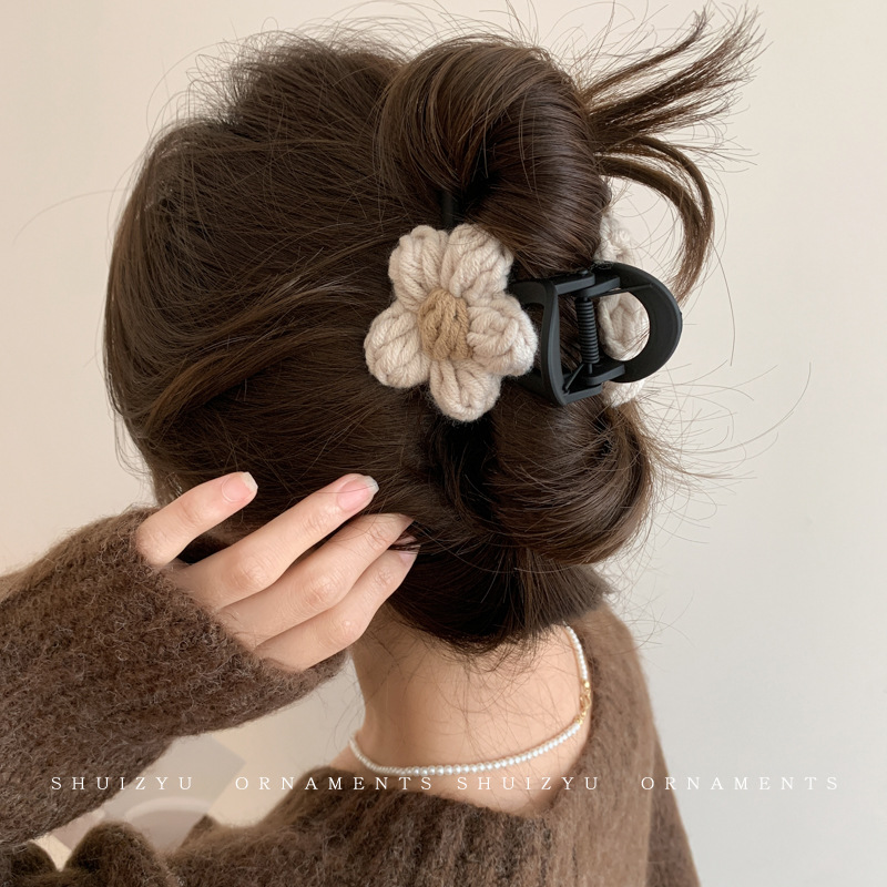 冬季毛绒抓夹中号短发尴尬期神器后脑勺半扎发鲨鱼夹秋冬夹子头饰