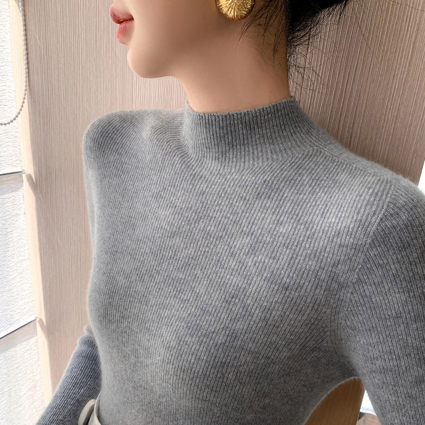 批发半高领洋气毛衣女秋冬新款修身套头长袖针织打底衫女针织上衣