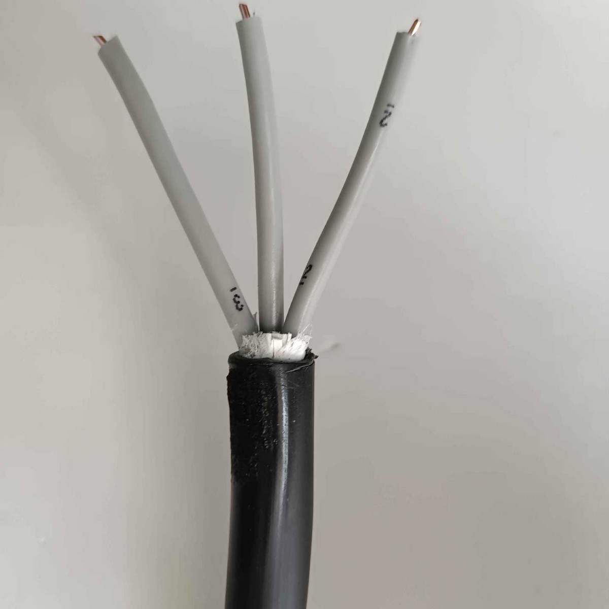 宝胜牌 ZR-KVV 铜芯聚氯乙烯绝缘黑色护套3芯1.5平方毫米控制电缆