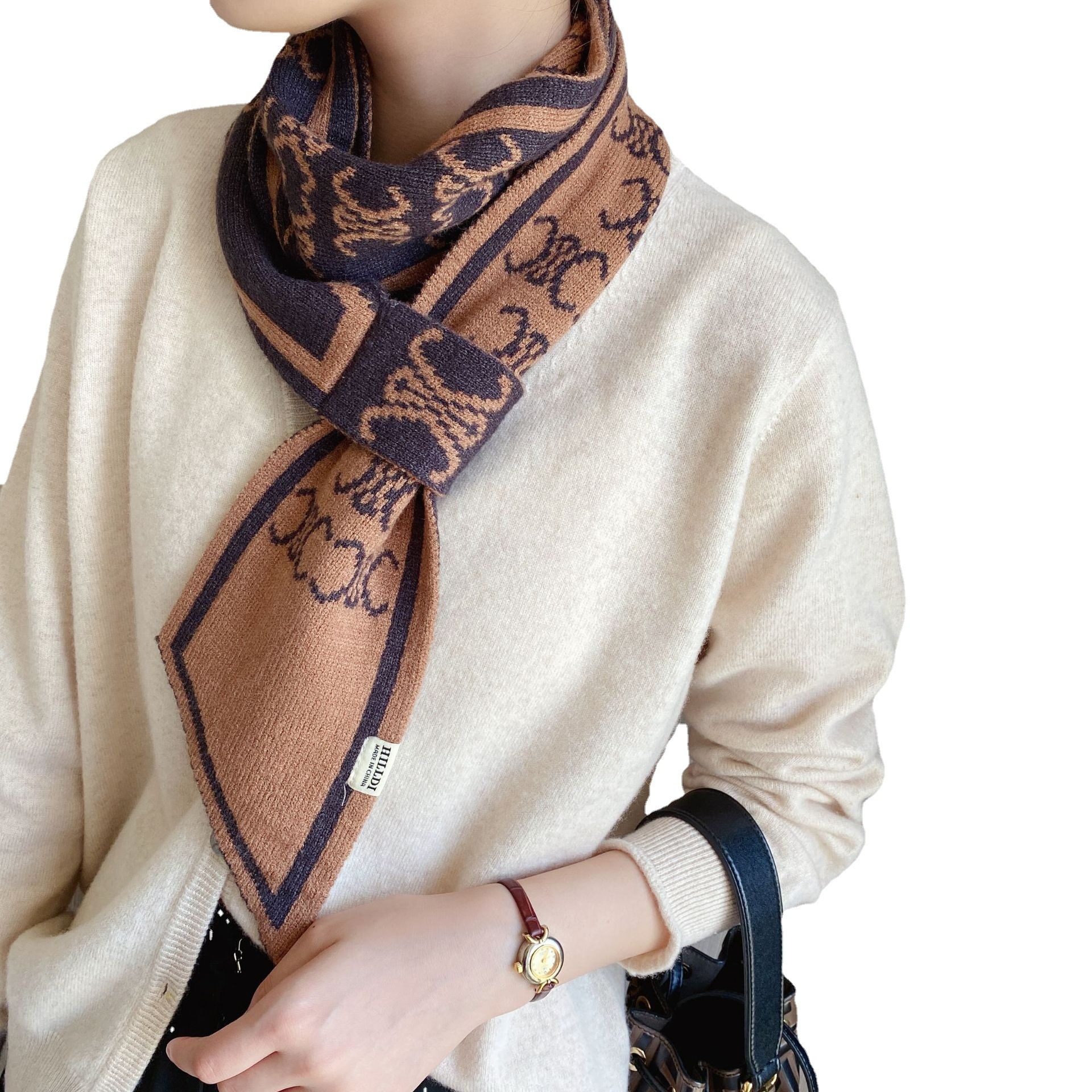 2022 Autumn and Winter New Double C Letter Scarf Scarf Women's European and American Fashion Double-Sided Printed Pointed Corner Small Scarf