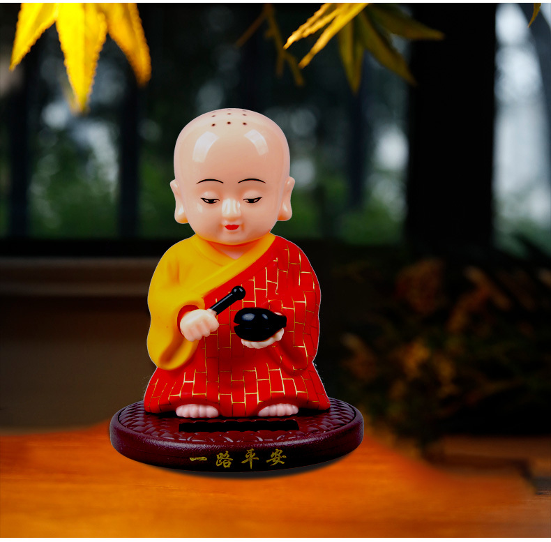 袈裟佛车载太阳能汽车小和尚摆件点头车载中控台敲木鱼车内装饰品