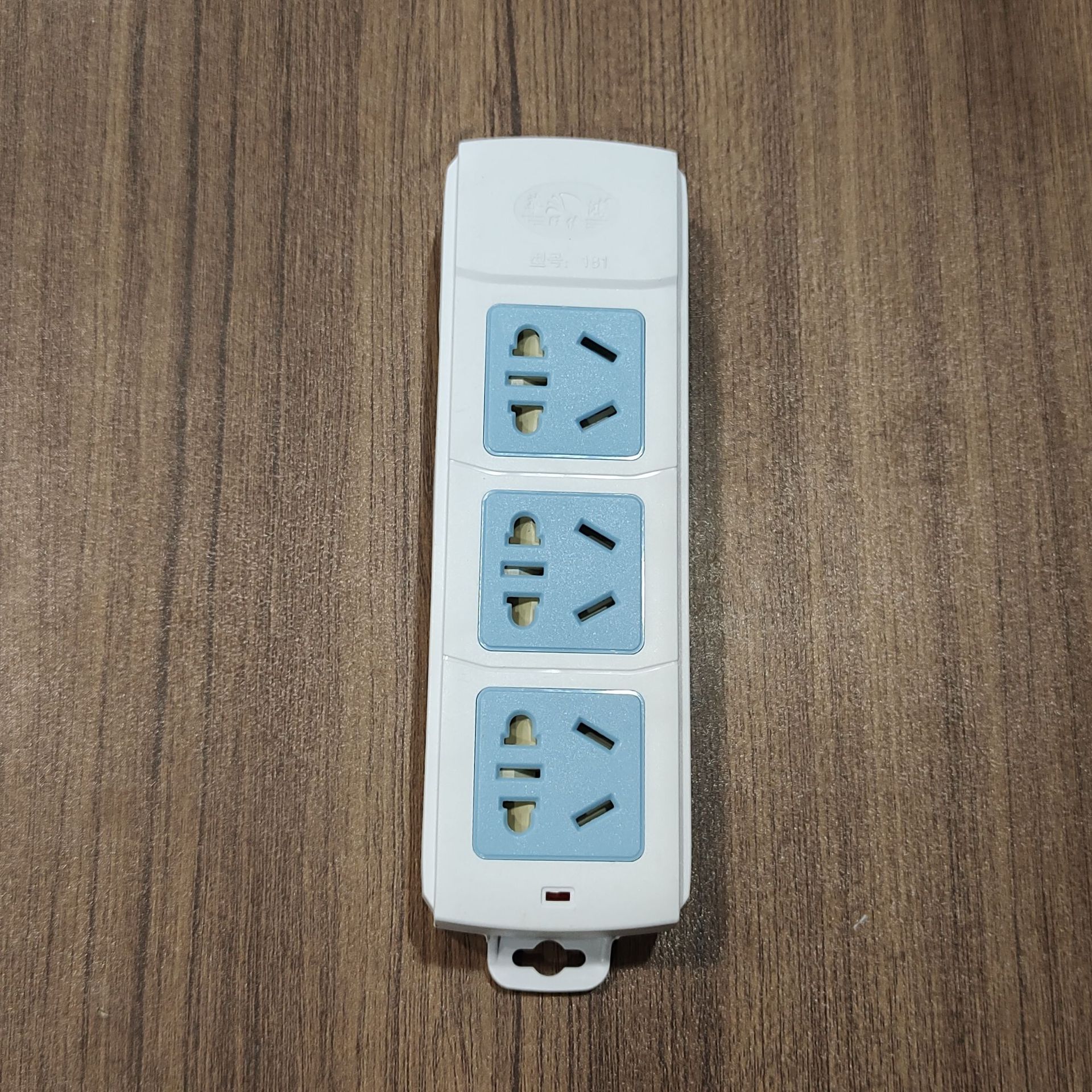 华鸿181无线插座3位十五孔保护门插线板