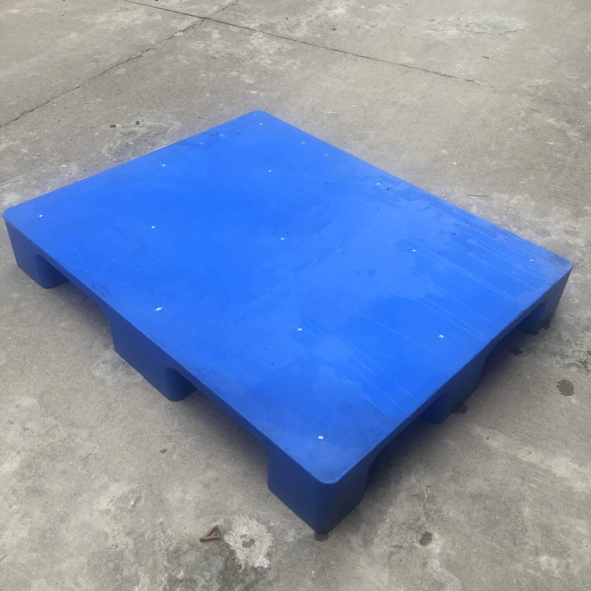 批发福建龙岩六脚平面塑料卡板漳州小平面塑胶托盘现货-阿里巴巴