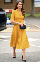 凯特王妃明星同款优雅气质百褶裙女时尚修身中长款黄色连衣裙新款