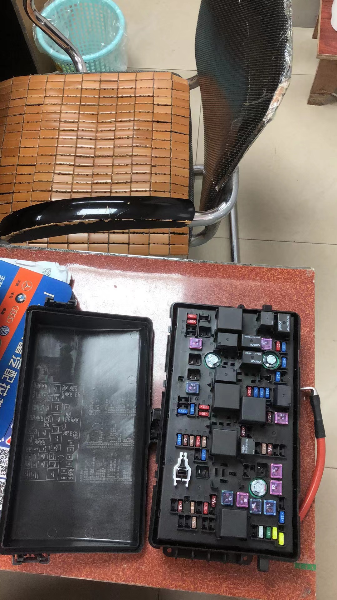 适用雪佛兰科鲁兹手波发动机保险丝盒保险丝座汽车配件96982029