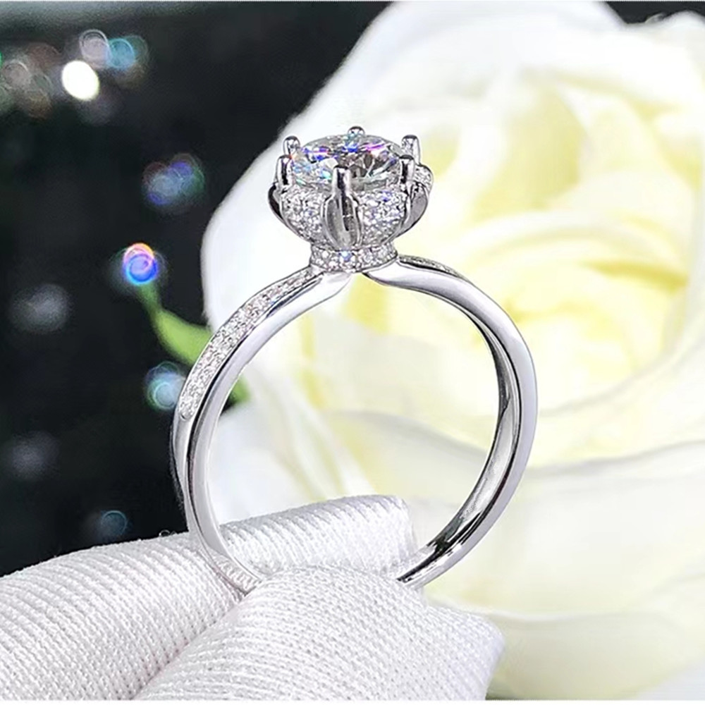 莫桑石手捧花戒指女 纯银s925d色结婚求婚仿真钻戒指环工厂直销批