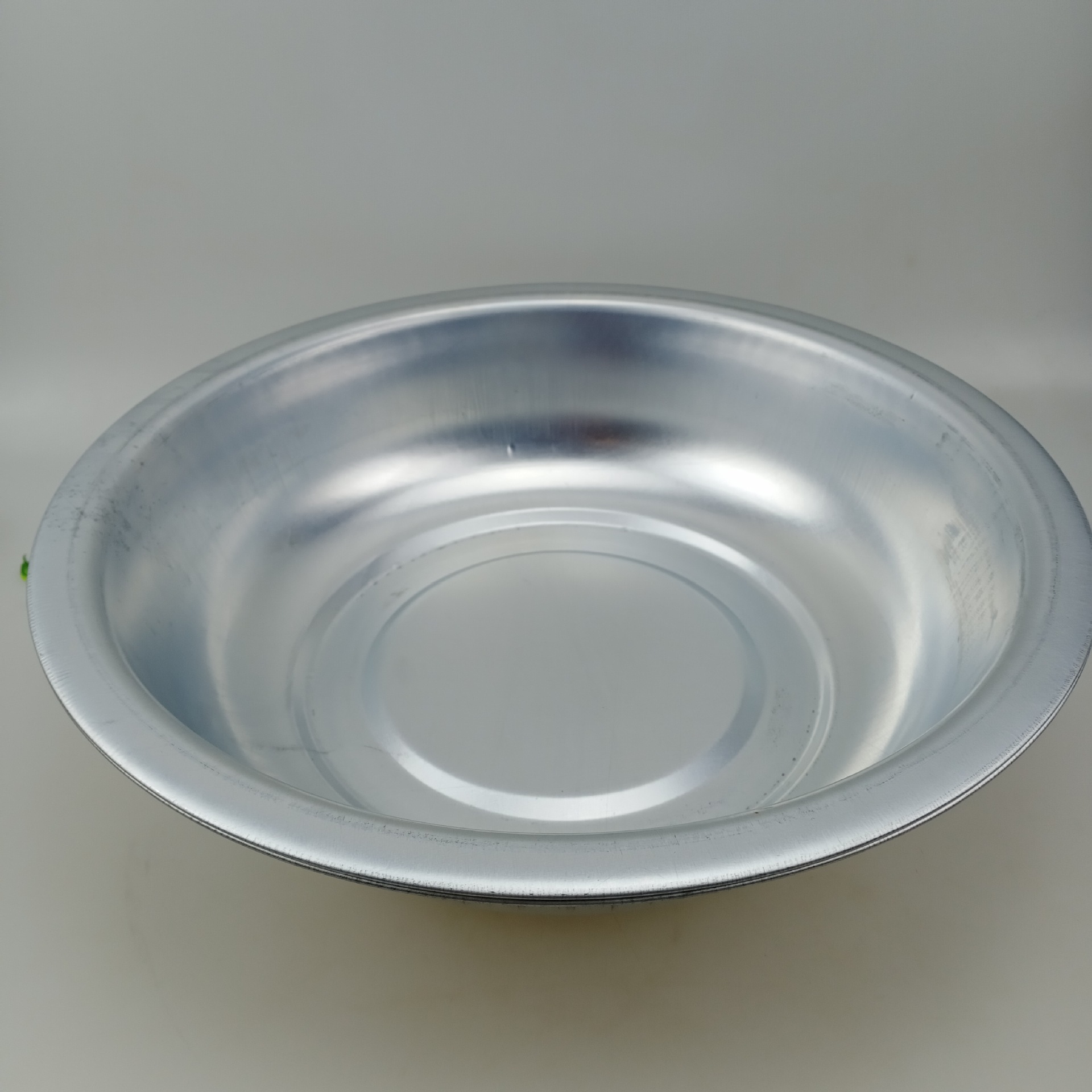 2元超市36铁皮盆铁盆大盆家庭工地用盆五金盆超市货源