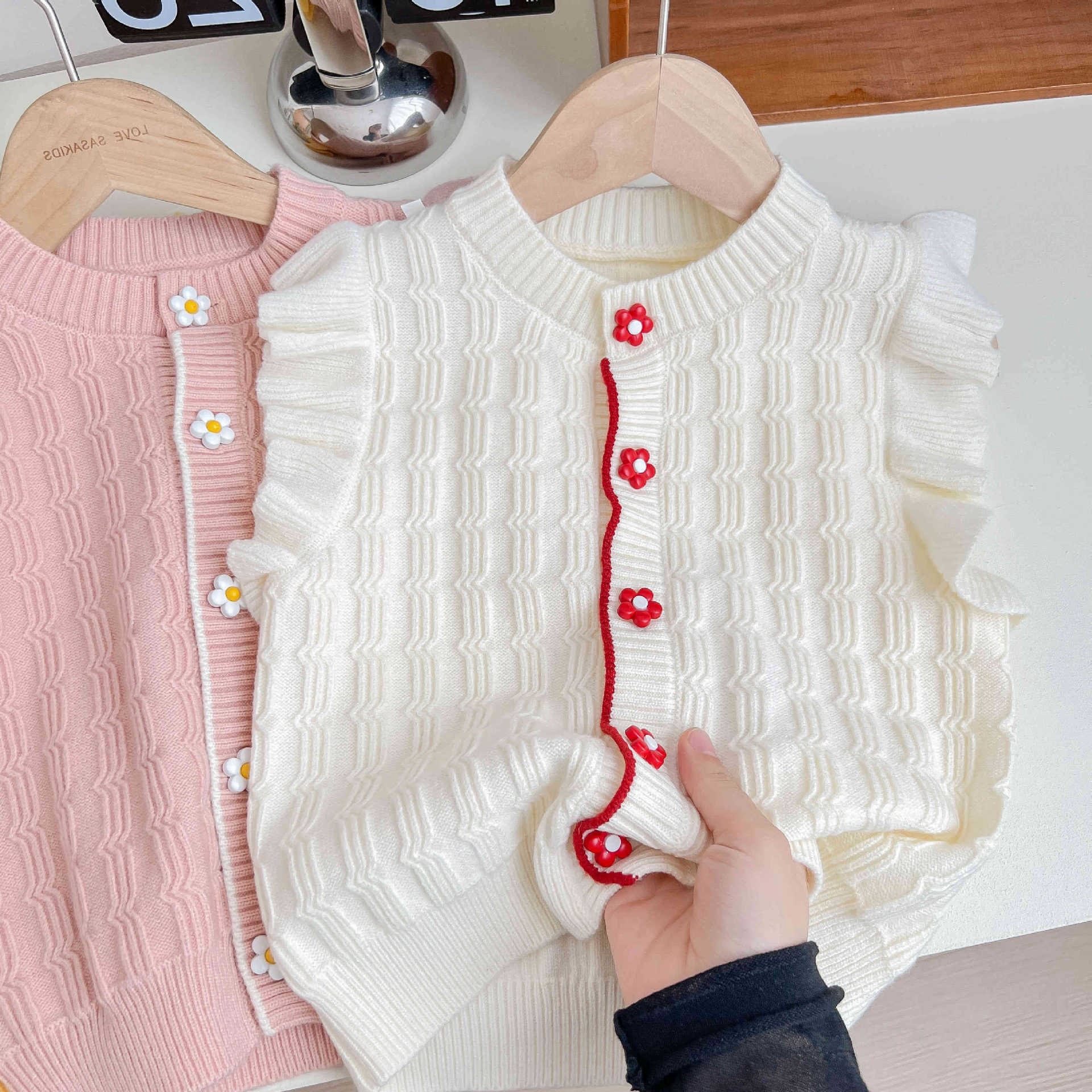 女童毛线马甲网红女孩甜美坎肩毛衣上衣宝宝针织开衫儿童线衣背心