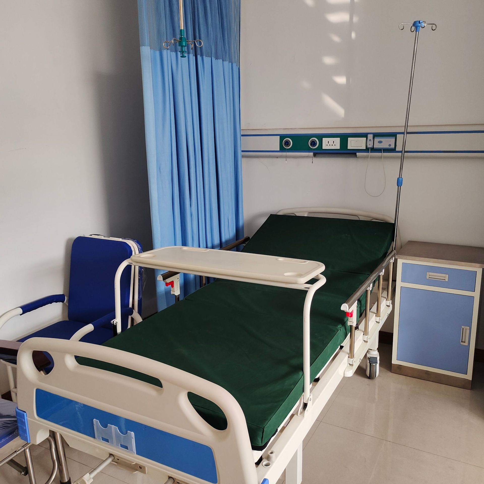 医院用病床老年人护理床翻身床,多功能病床带护栏单摇双摇方舱