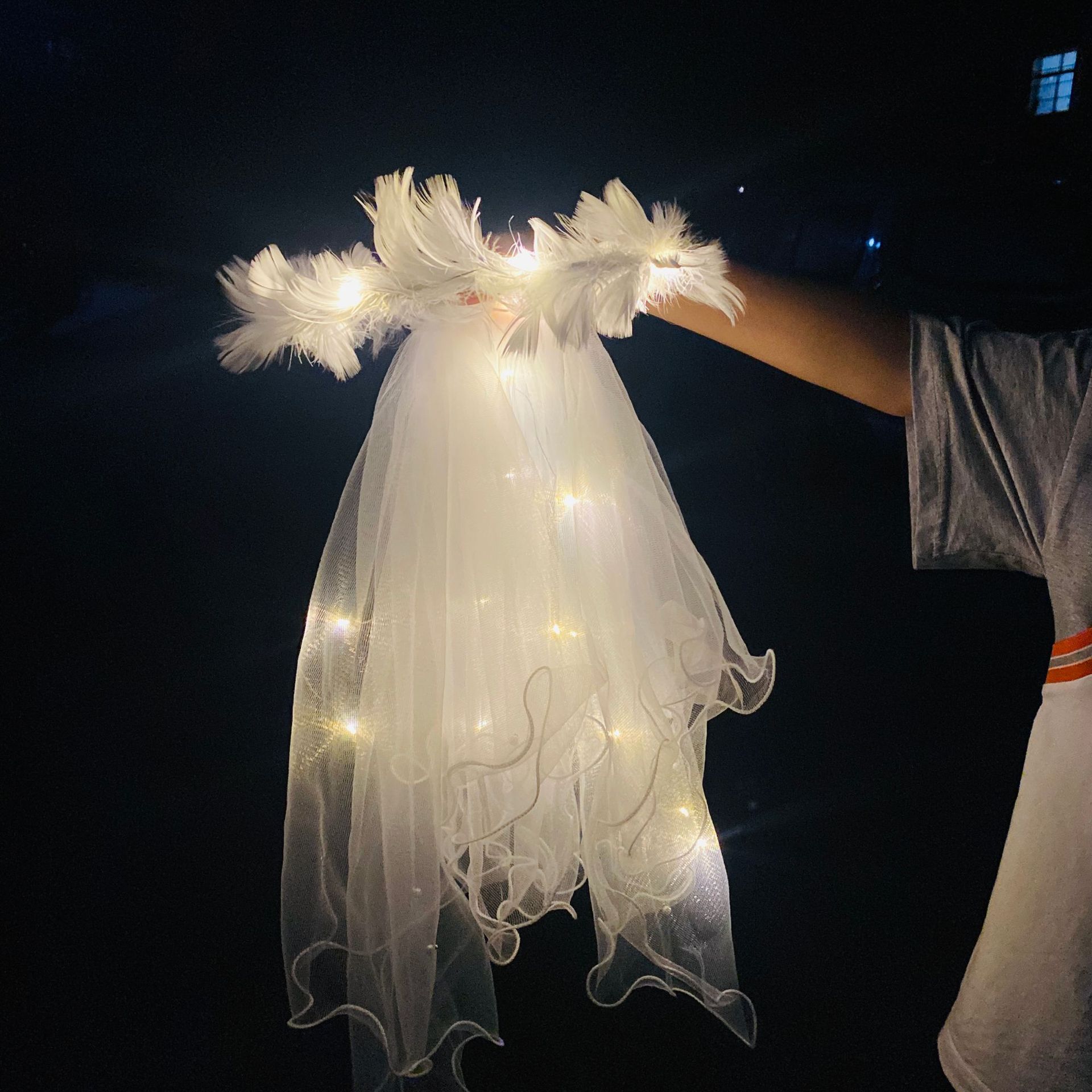 New Luminous Toys Veil Luminous Stall Wholesale Internet Famous Photo Taking Props Tassel Pearl Luminous Veil