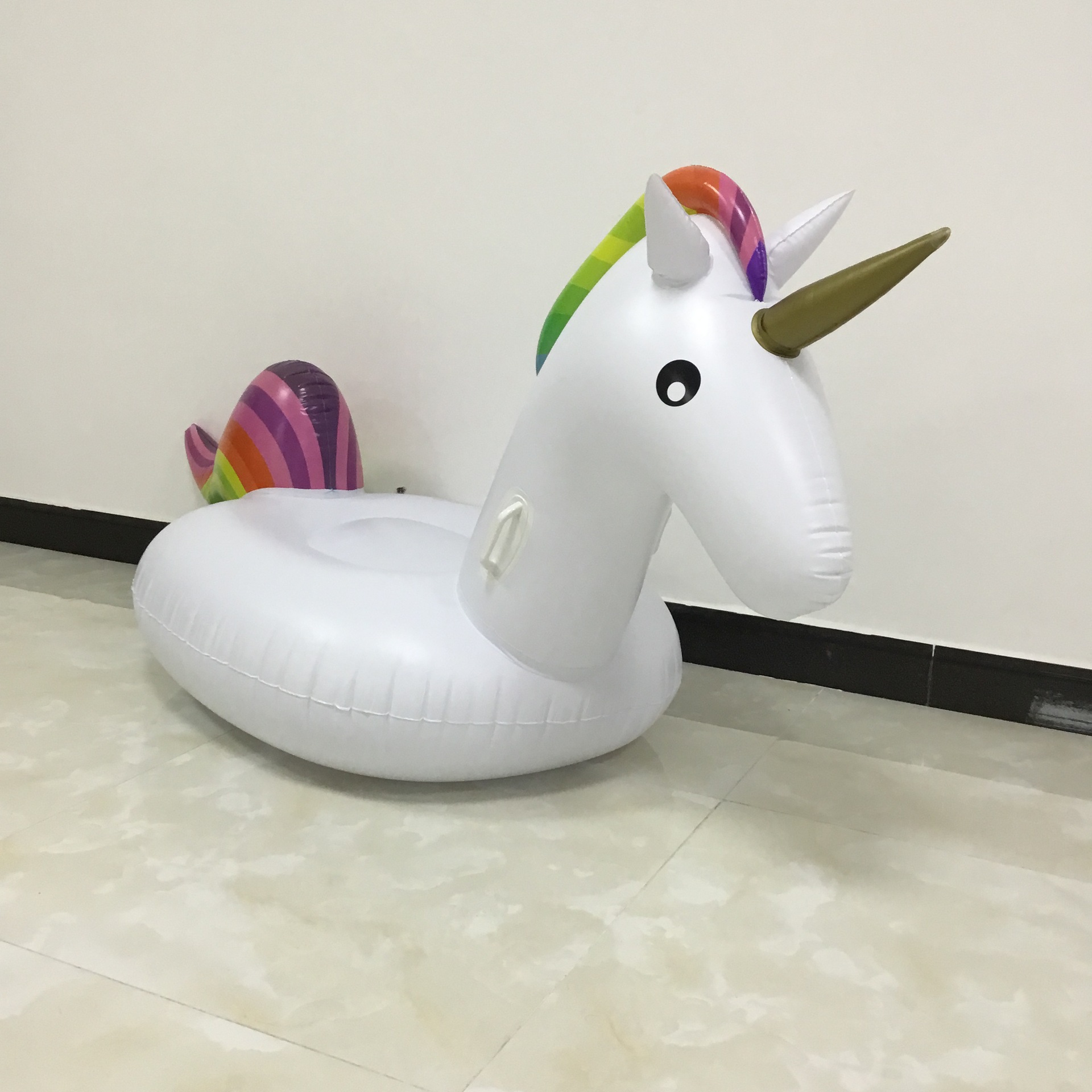 跨境现货 充气独角兽浮排水上独角兽坐骑加厚pvc充气浮床浮垫