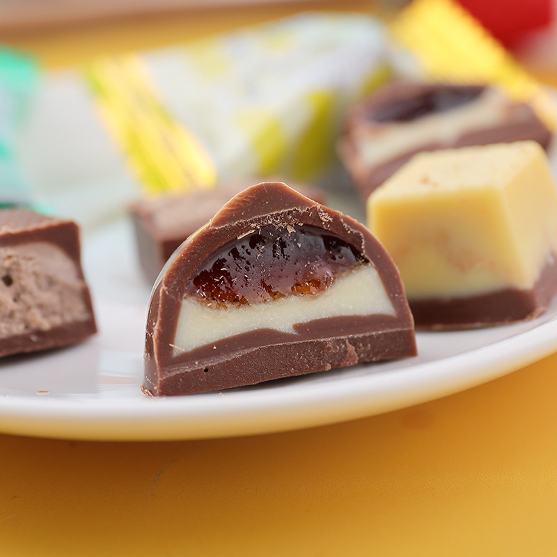 日本进口meito名糖2种草莓味方块双层巧克力/3味什锦夹心巧克力