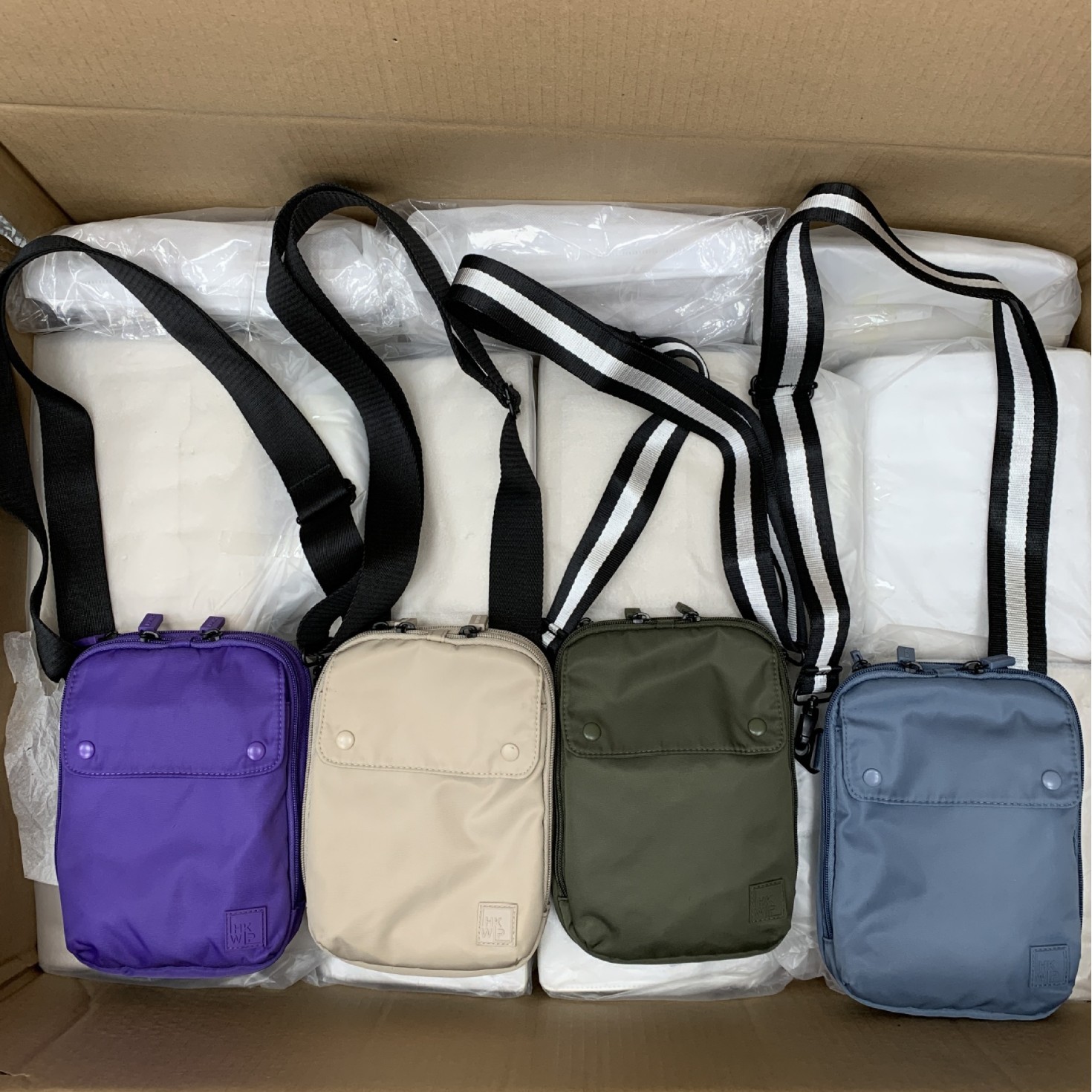 出口外单尼龙单肩斜挎包宽肩带男女同款斜跨轻便小包