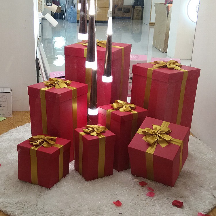 红色正方形超大号礼品盒圣诞礼物店铺堆头婚庆抱枕篮球包装盒