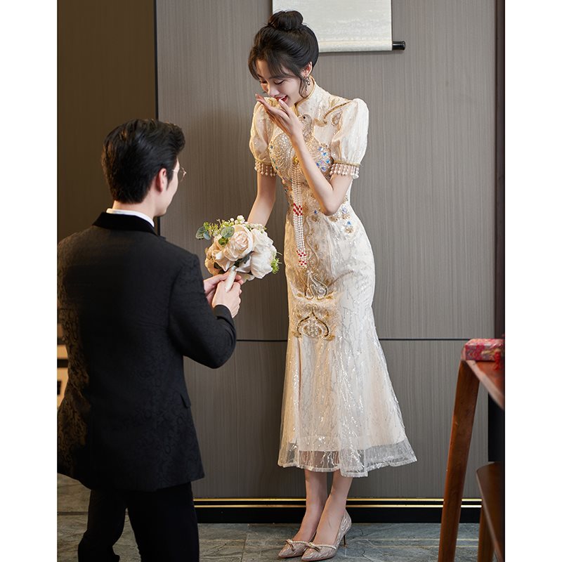 鱼尾旗袍敬酒服香槟色订婚连衣裙重工2024新款主持人宴会晚礼服女