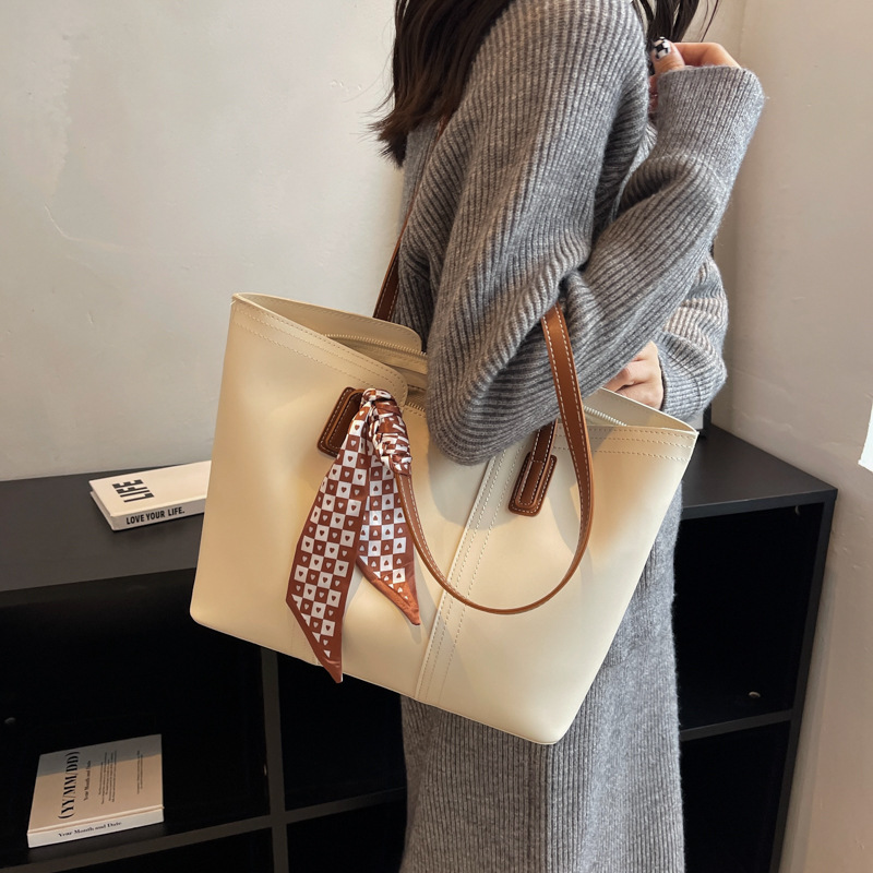 Large Capacity Bag Women's Bag 2022 New Autumn and Winter Shoulder Bag Advanced Texture Ladies Mummy Commuter Tote