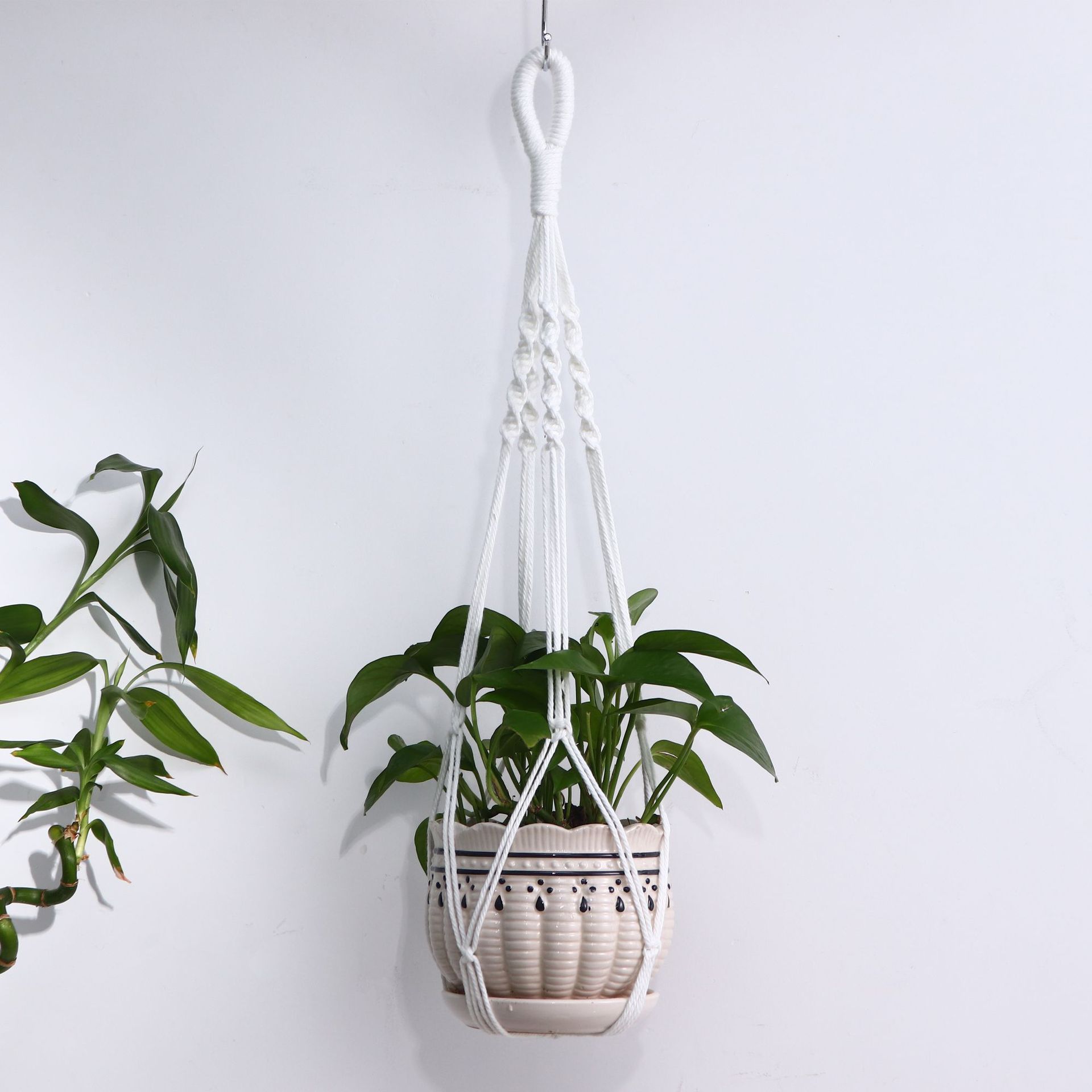 Handmade Hanging Plant Bracket Basket Support Decorative Jardiniere Bohemian Cotton String Tassel Cradle and Flower Pot Net Pocket