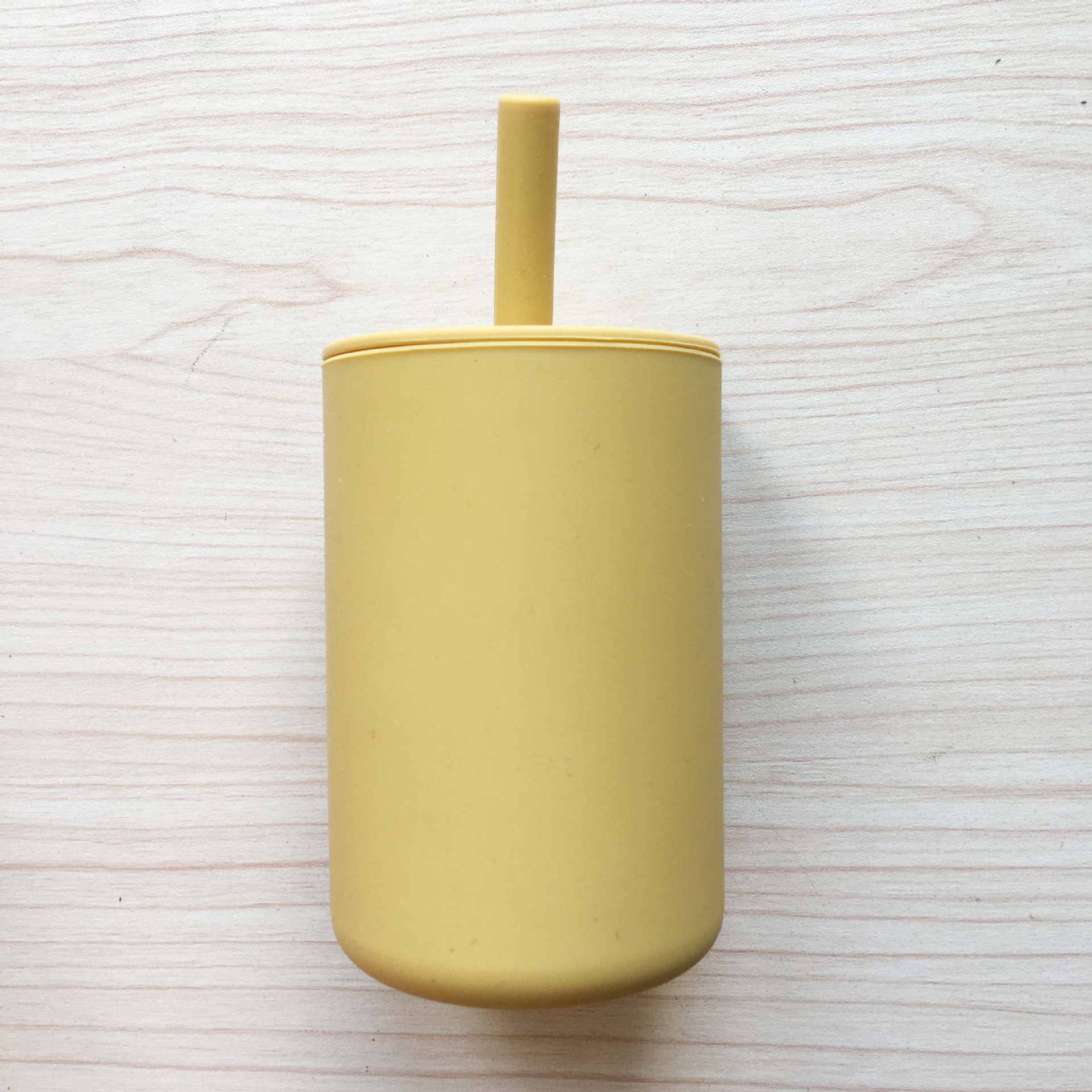 Online Red Silicone Cup Student Straw Cup No-Spill Cup Breakfast Milk Cup Kid's Mug Silicone Cup Factory Wholesale