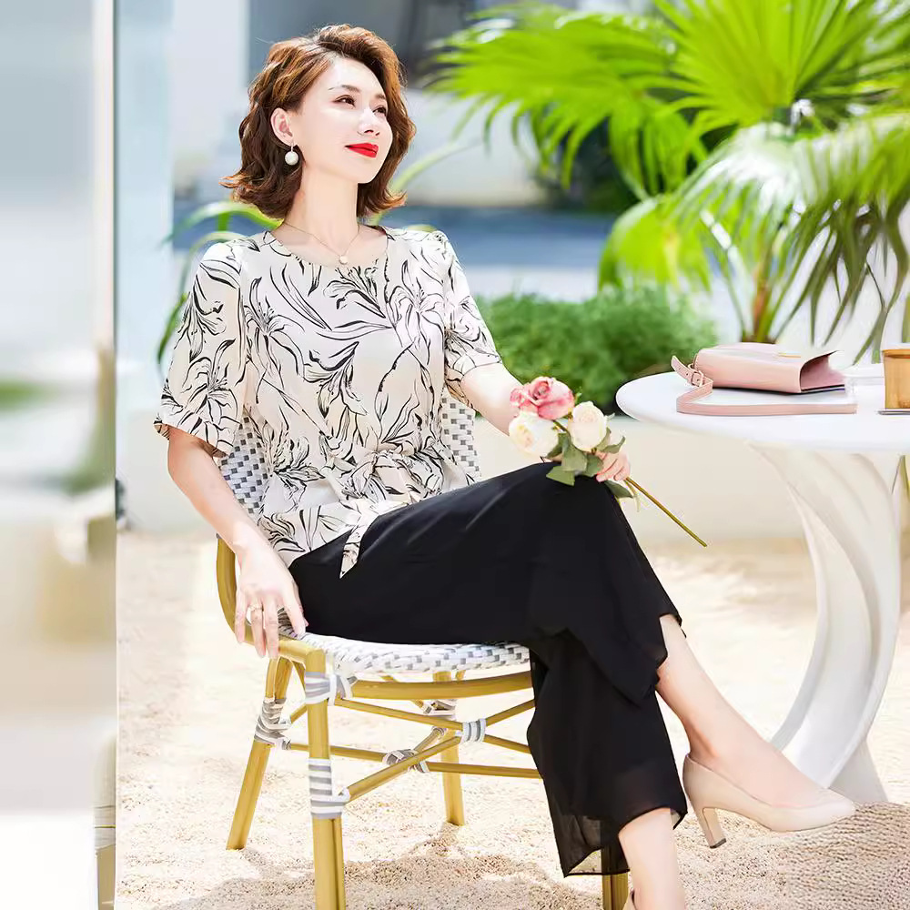 中年妈妈夏装时尚套装衣服2024新款洋气中老年女装t恤小衫两件套