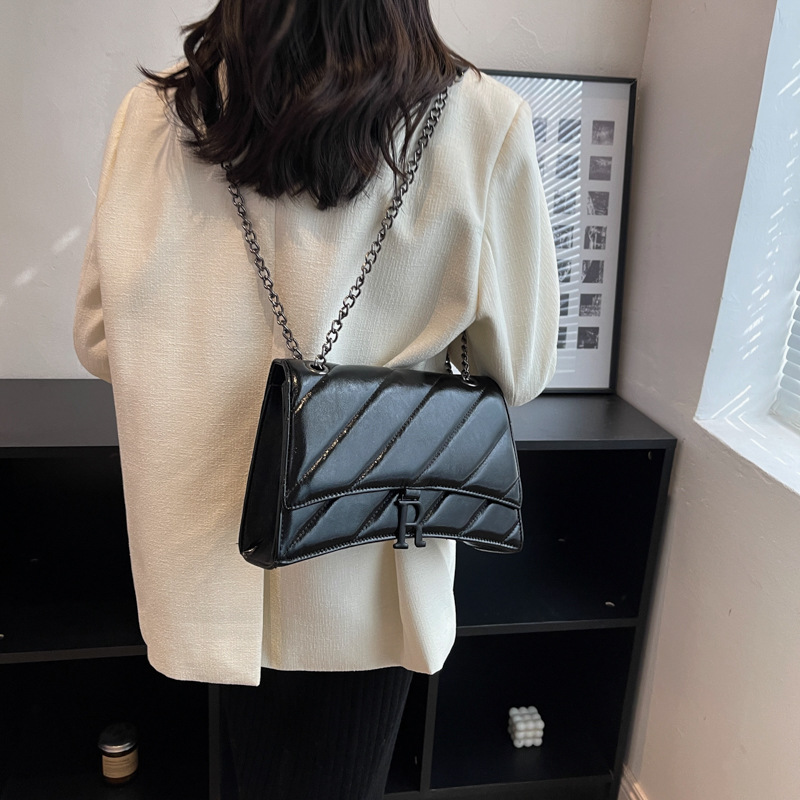 2022 New Hourglass Bag High-End Fashion Exquisite Crossbody Chain Bag Women's Bag Textured Shoulder Messenger Bag