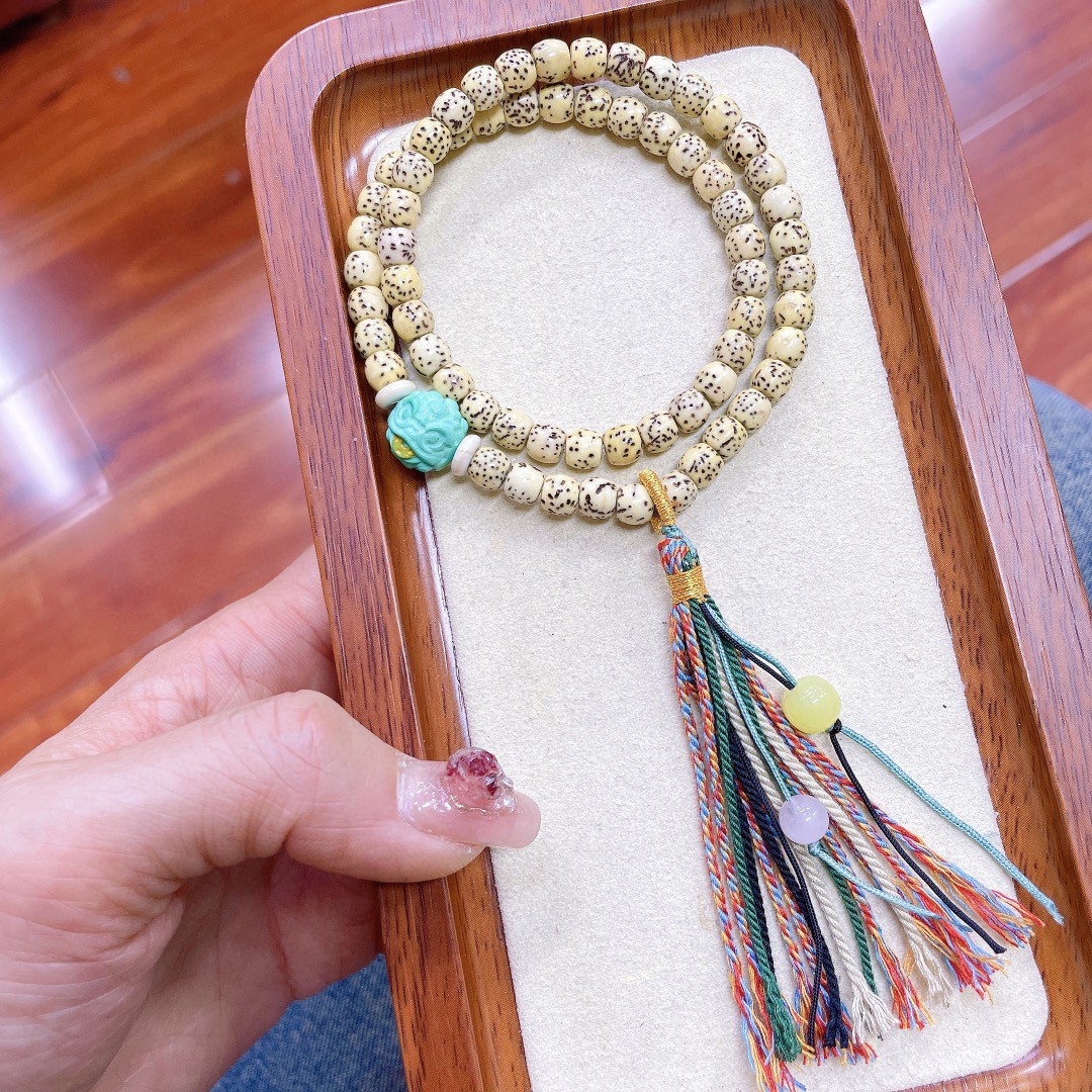 新款 设计鸡油黄星月菩提双圈手链 搭配磷镁矿吞金兽棉绳流苏设计