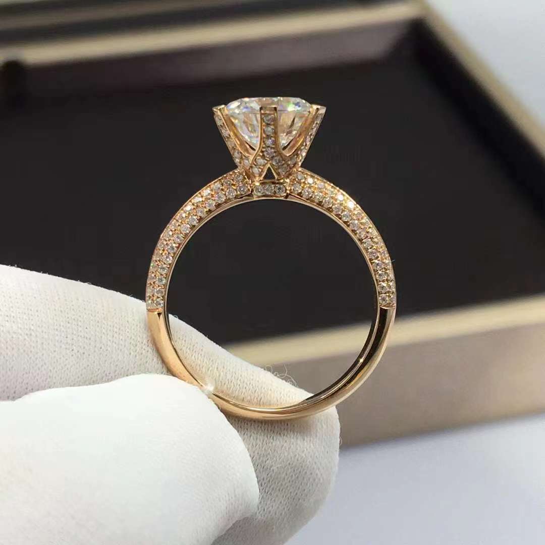 美国莫桑石18k玫瑰金半壁江山女戒925银镀金女款婚戒微镶六爪钻戒