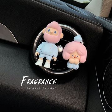 网红男孩情侣汽车香薰香水车载空调出风口装饰内饰摆件挂件车内女
