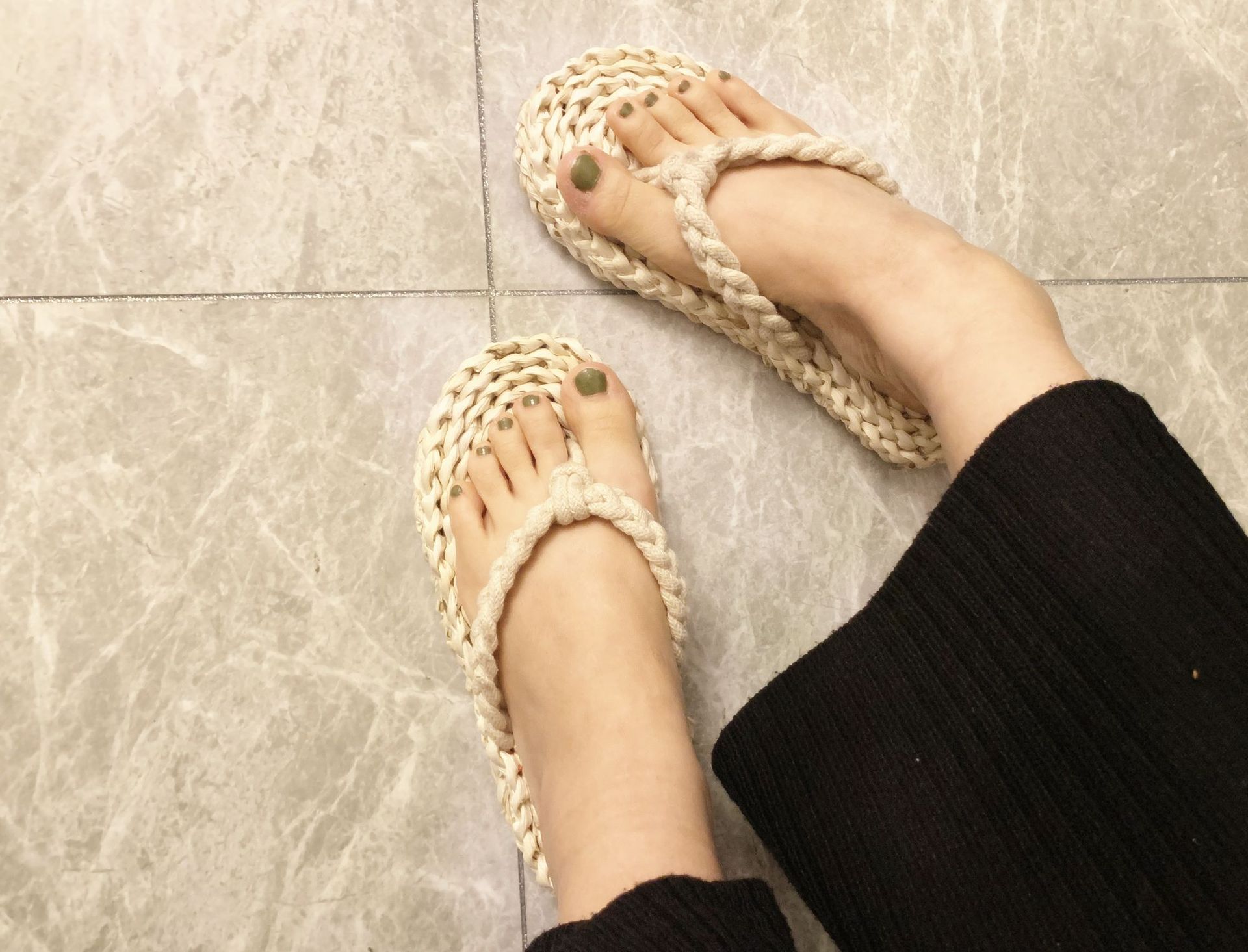 9成交1382双日系简约玉米皮草编鞋人字拖凉鞋外贸鞋沙滩鞋情侣男女