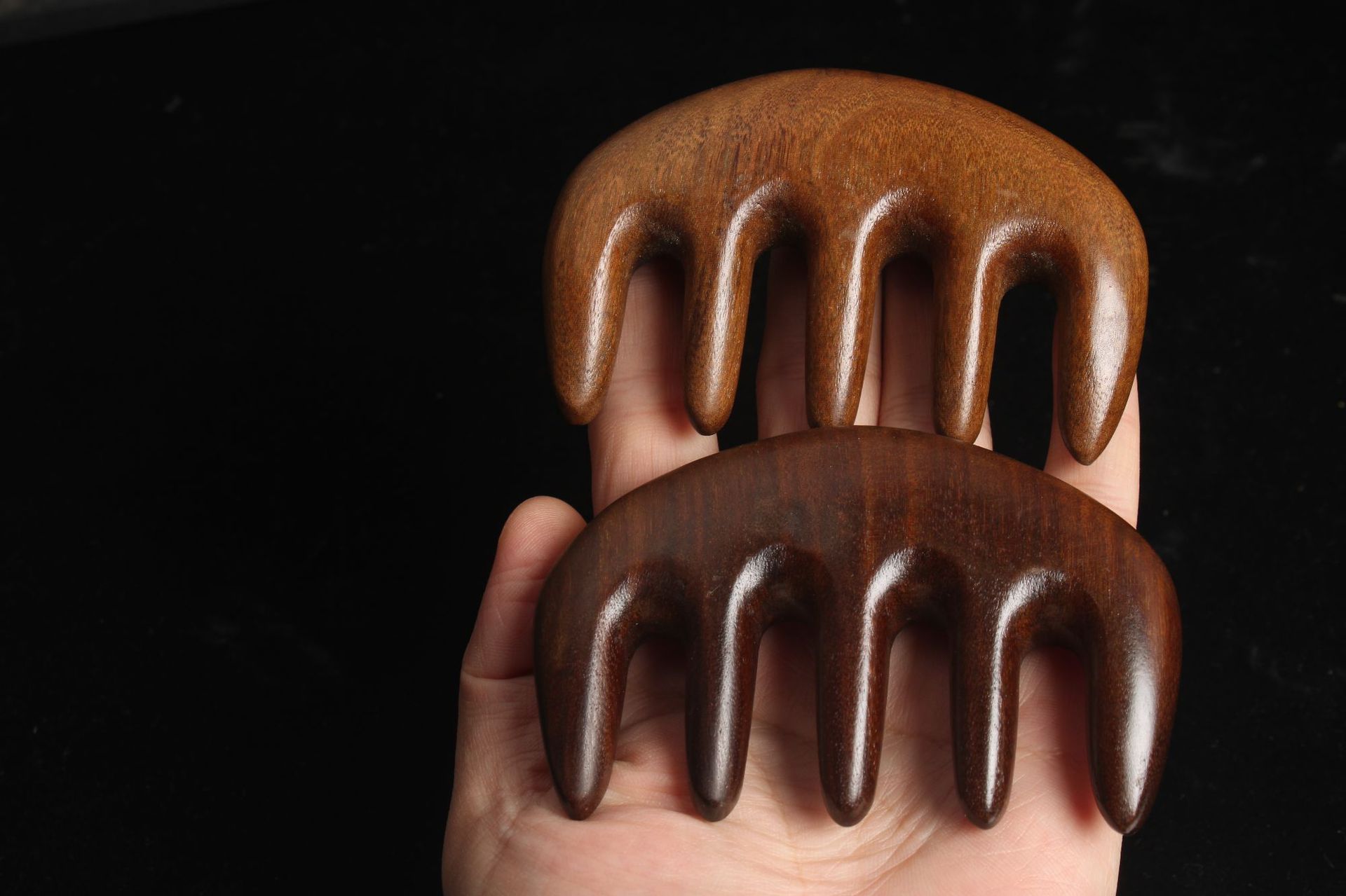 加厚金丝檀大五齿按摩梳粗宽齿月梳木梳 檀木五齿按摩梳