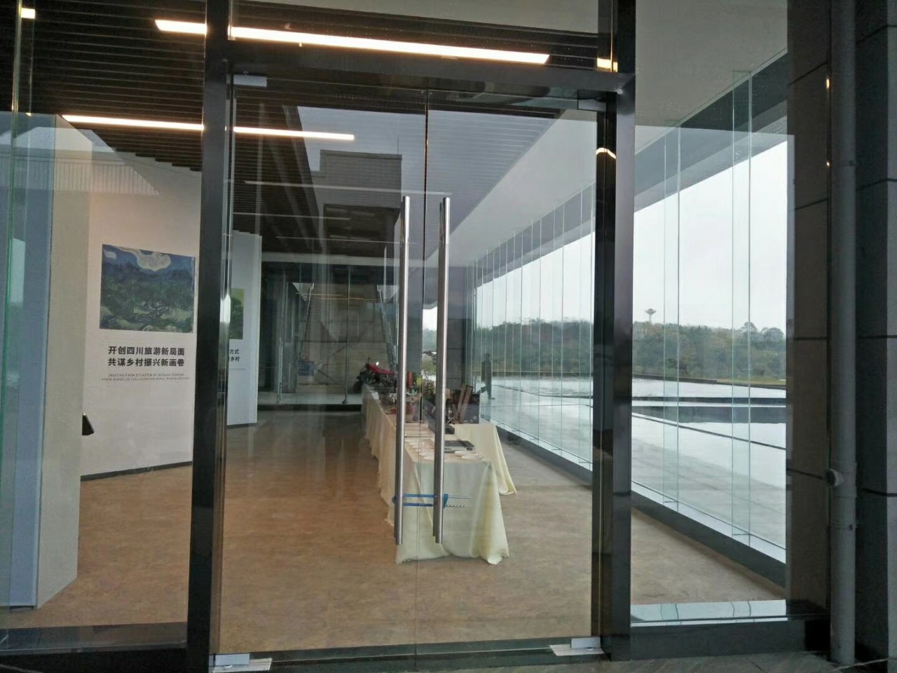 成都不锈钢玻璃门玫瑰金地簧门门面有框钢化玻璃门门店玻璃门酒店