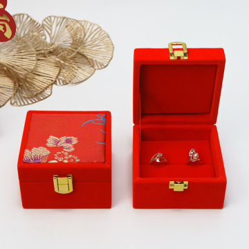 精致首饰盒戒指耳钉收纳盒金银首饰展示盒红绒锦布婚庆礼品包装盒