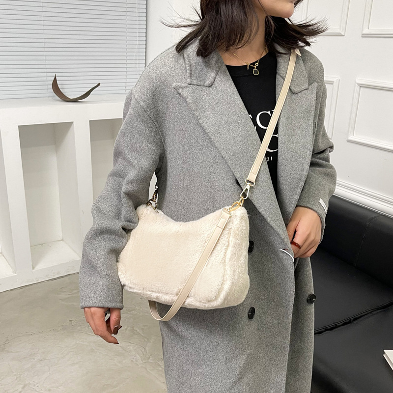 2021 New Autumn/Winter Small Bags Women's Fashion Furry Crossbody Bag Shoulder Bag Underarm Bag Western Style Portable Small Square Bag