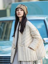 新品时尚日韩V领轻薄保暖斗篷设计一粒扣90绒羽绒服压格短款外套
