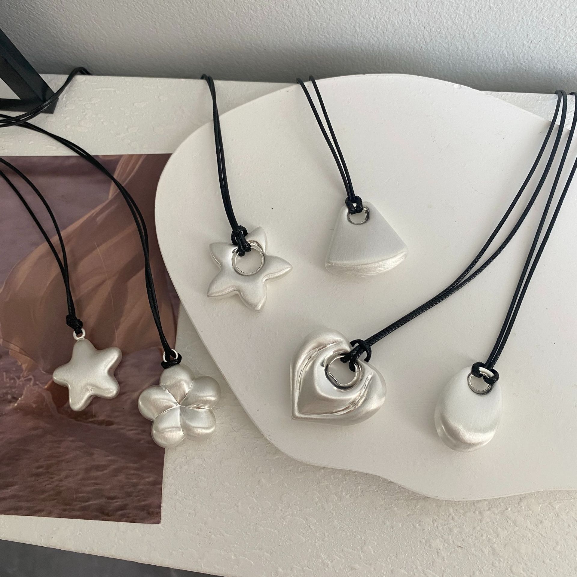 韩国博主同款设计感长款拉丝爱心吊坠项链爆款锁骨链气质高级感颈