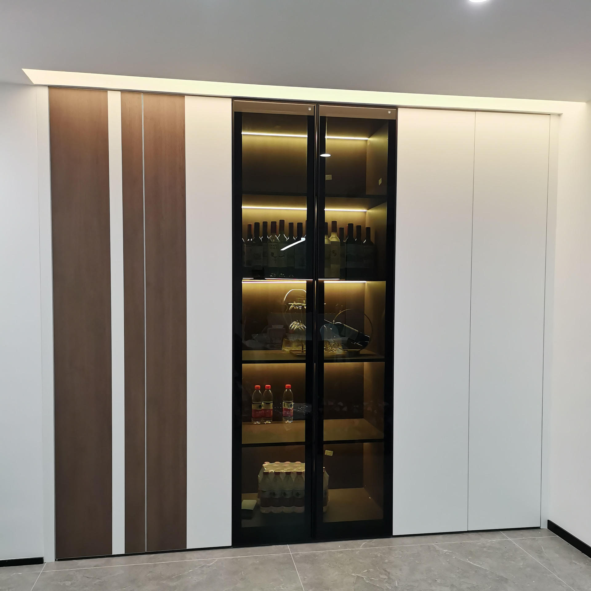 无醛板芦花板拉丝彩色免漆意式风格酒店家具全案同色定制最新报价