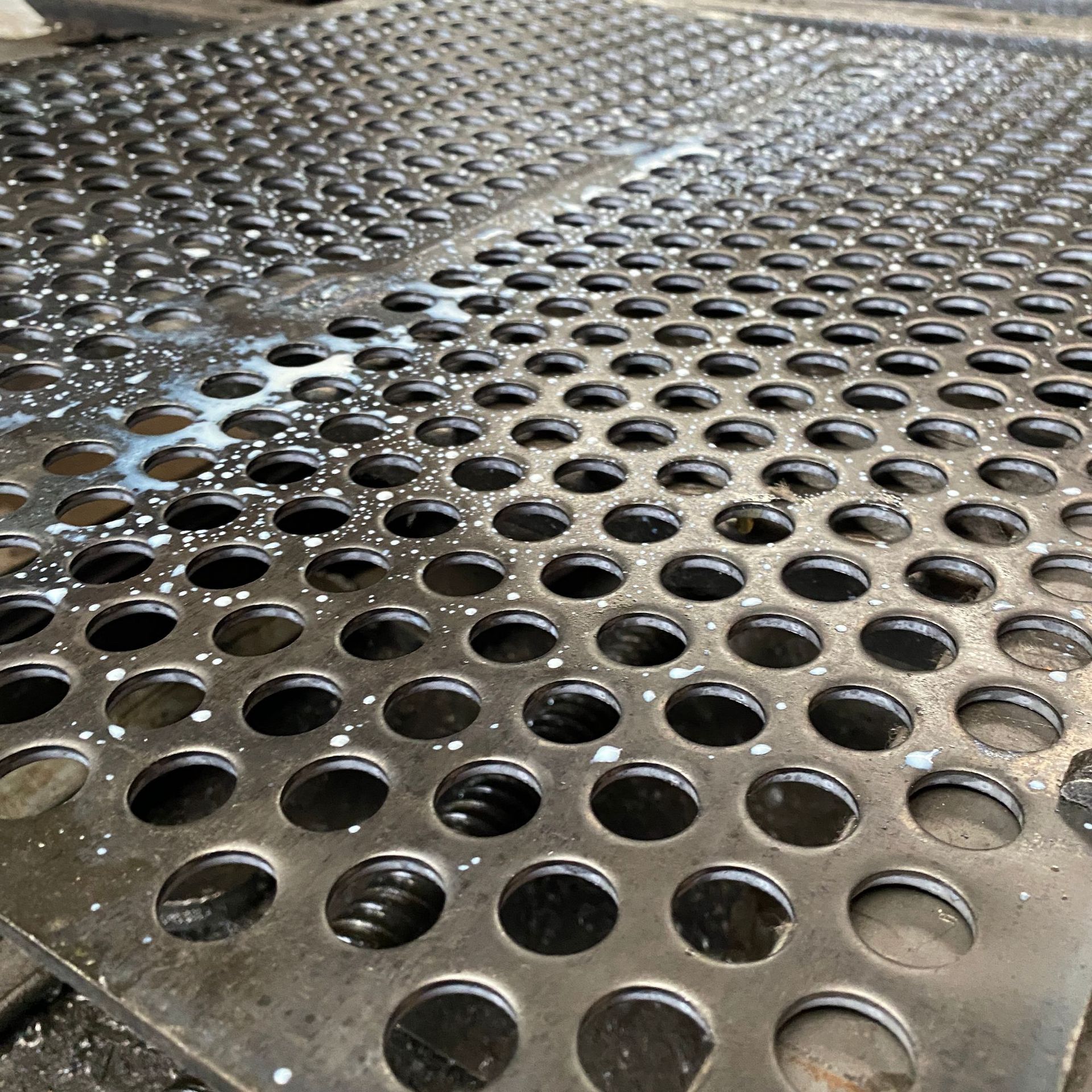 厂家批发圆孔机筛厚板冲孔锰钢穿孔板厚板小孔金属板冲孔筛板筛网