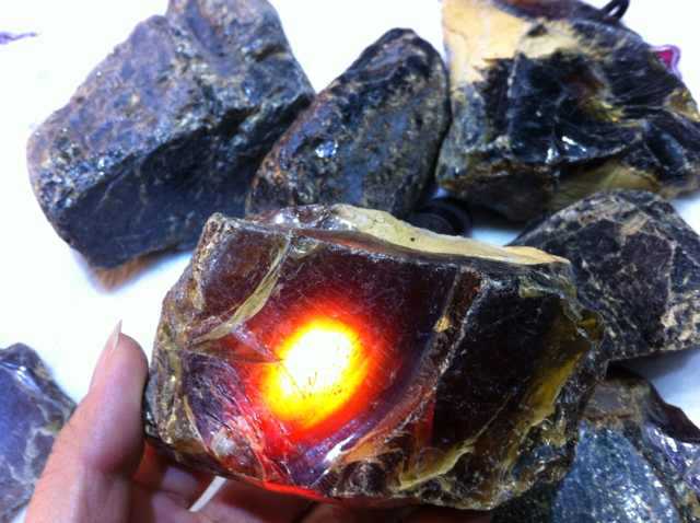 缅甸柯巴树脂 科巴脂 雕刻首饰近似琥珀原石练手料单克价昆虫标本