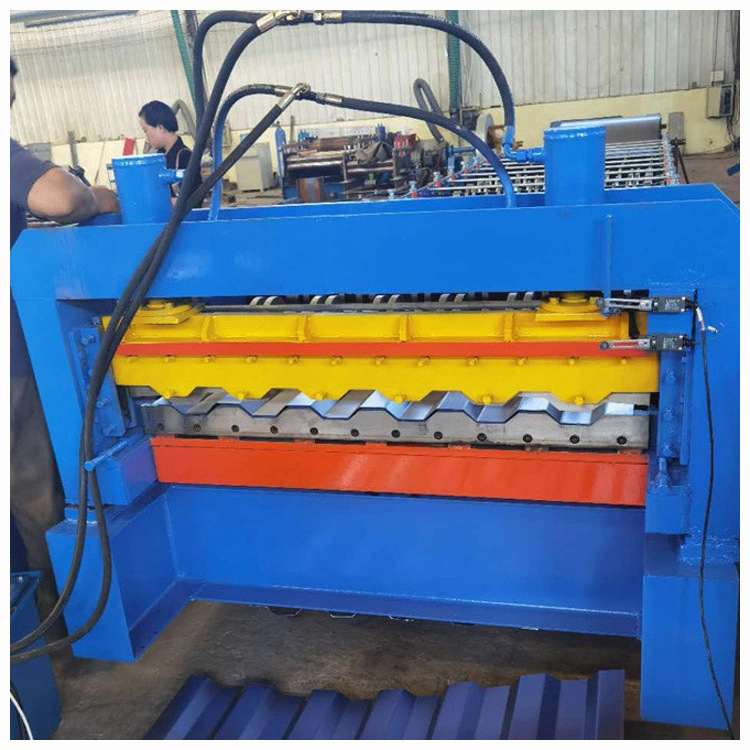 电脑数控车厢板机器驰恒压瓦机车厢板成型机集装箱板机