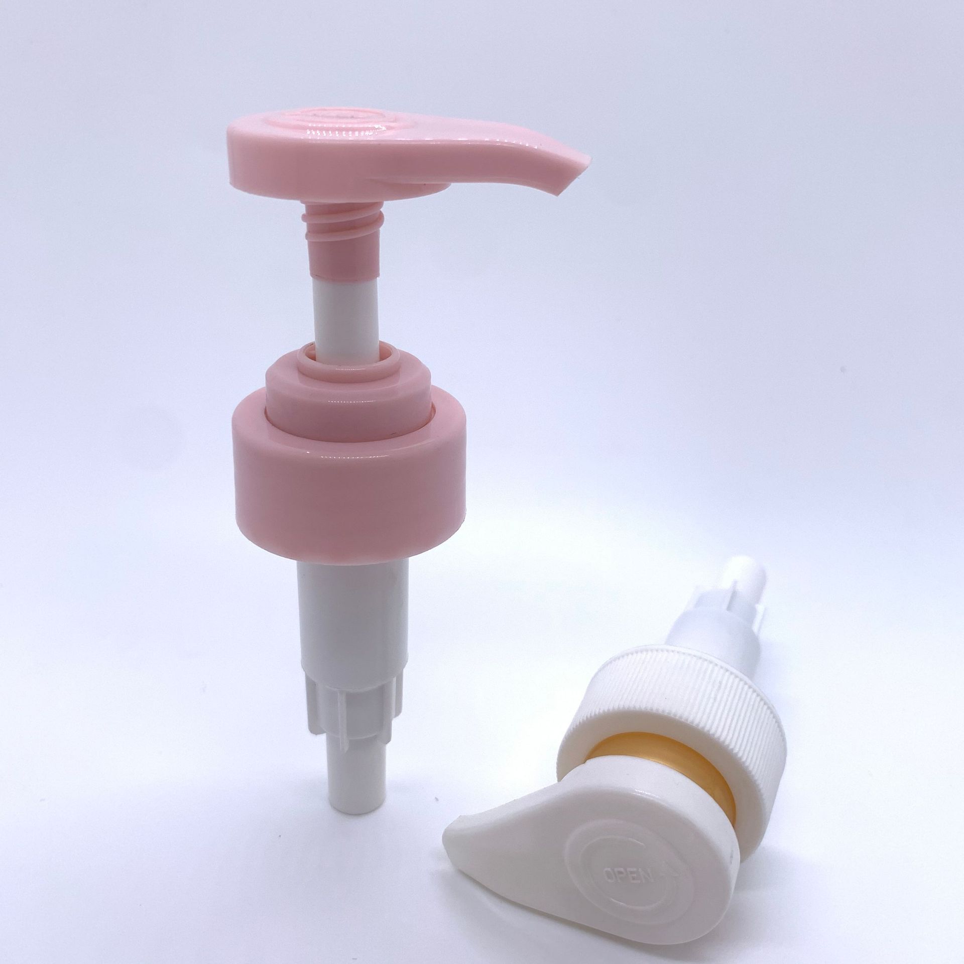 塑料乳液按压螺纹泵头洗发水沐浴露泵头广州33410单箭头