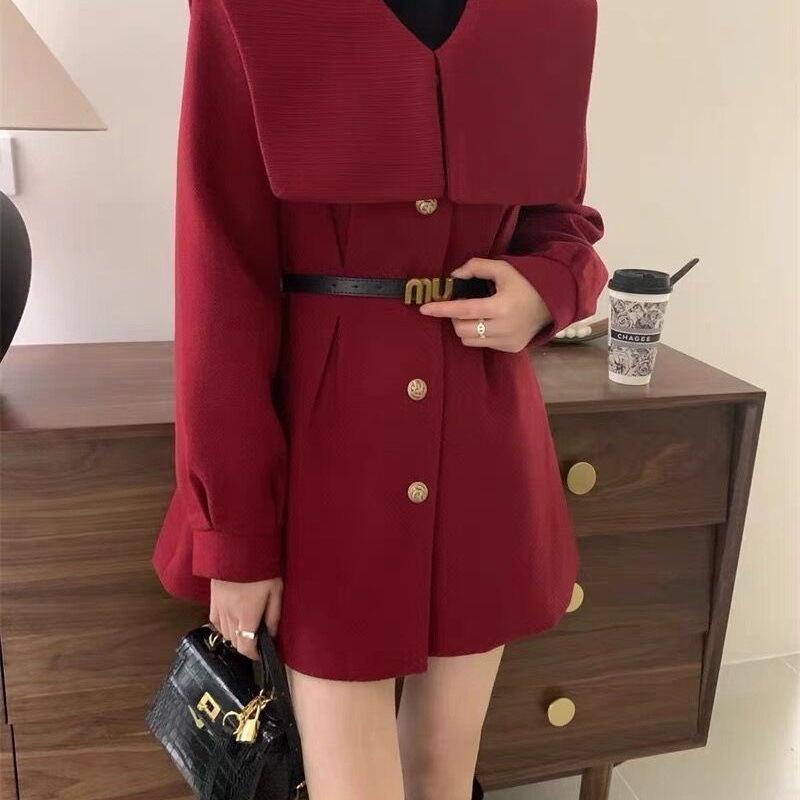 2024新款红色毛呢外套女秋冬娃娃领收腰加厚翻领气质小个子大衣潮