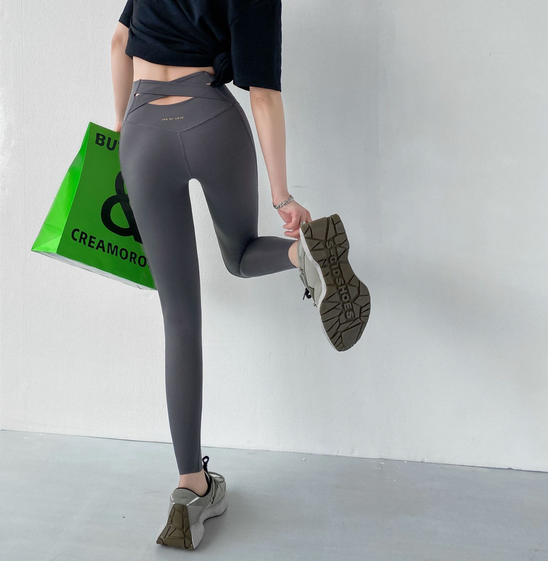 个性交叉腰鲨鱼裤夏款瑜伽裤弹力舒适九分裤韩版蜜桃臀裤子