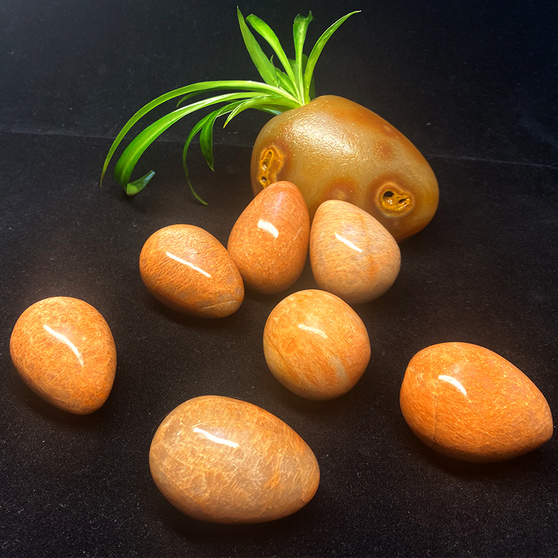 批发 橙月光石把玩鸡蛋 黄月光石 观赏石 原石打磨随型把玩摆件