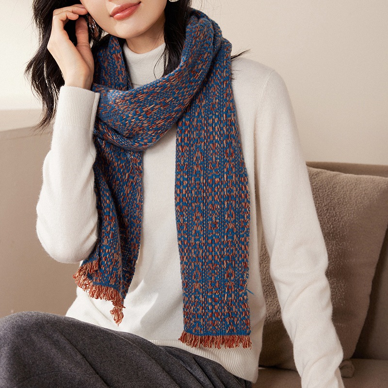 时髦轻奢羊绒围巾女花纱编织围脖2024秋冬季保暖小山羊绒围巾女