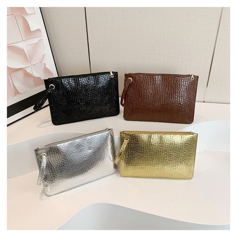 漆皮鳄鱼纹包包女2024新款手抓包高光亮面简约公文包信封女包