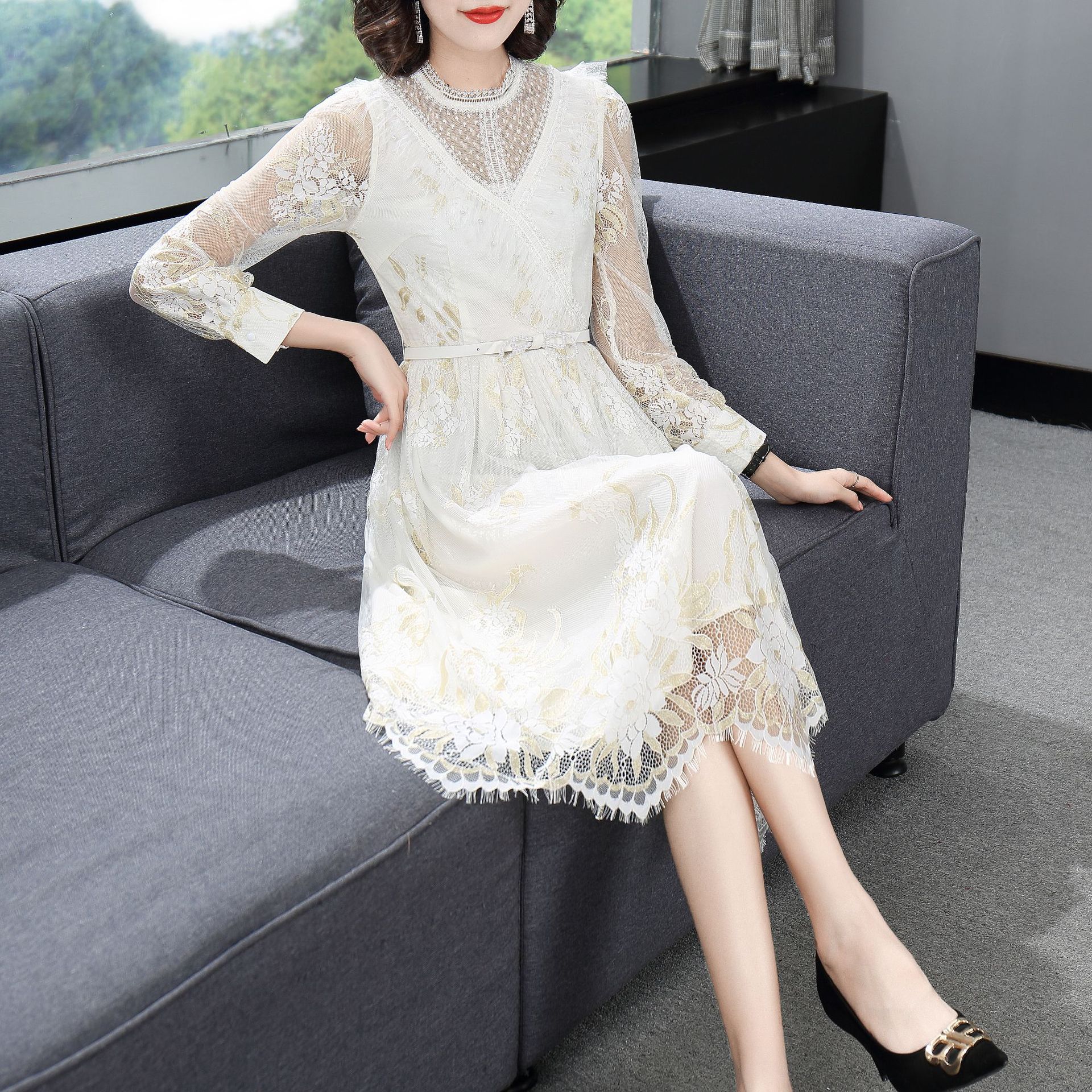 2021春季新款女装时尚韩版收腰显瘦甜美仙气过膝蕾丝刺绣连衣裙