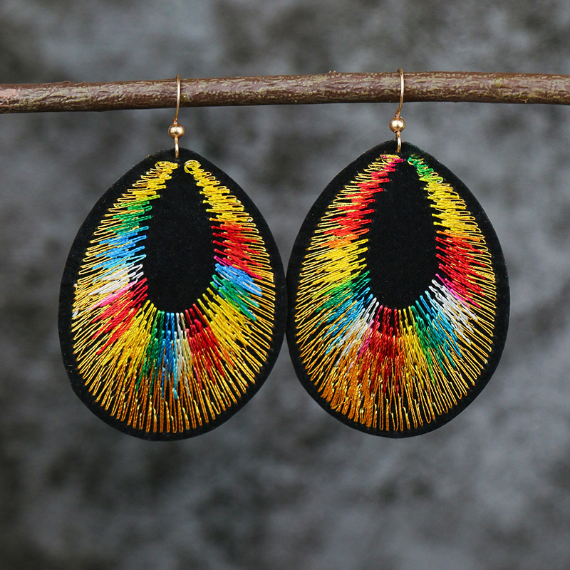 跨境欧美复古民族风布艺压花椭圆金丝孔雀羽毛刺绣流苏耳环女批发