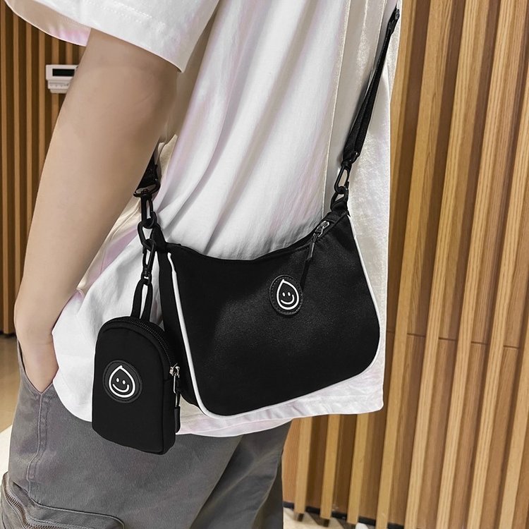 2023 New Fashion Casual Women's Shoulder Bag Wholesale Student Class Canvas Messenger Bag Smiley Canvas Bag