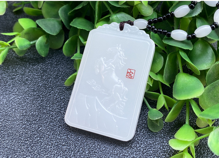 阿富汗白玉马牌挂件直播货源批发超市景区一件代发玉佩大方牌男女