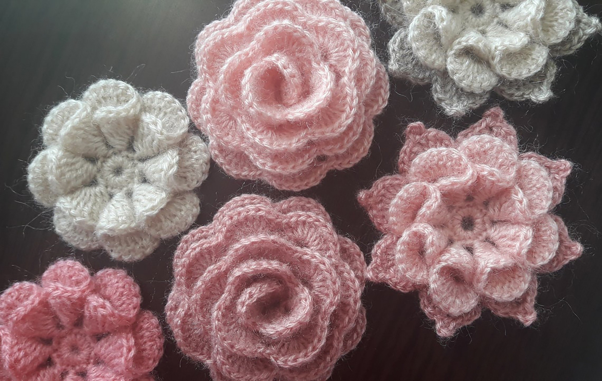 毛线钩针花朵 羊毛线手工钩编花 针织花卉装饰品 服装配饰手钩花